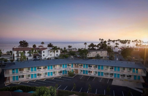 East Beach Hotel | Motel 6-Santa Barbara, CA - Beach