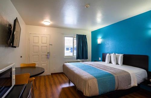 Ventura Hotel | Motel 6-Ventura, CA - Downtown