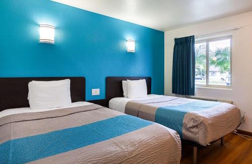 Ventura Hotel | Motel 6-Ventura, CA - Downtown