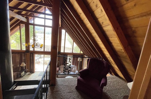 Frazier Park Ski Chalet | Mountain Chalet next to Angeles National Forrest and near Hard Rock Casino Tejon