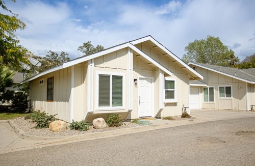 Three Rivers House | Mountain Retreat 4 Miles to Park Entrance Walk to Dining