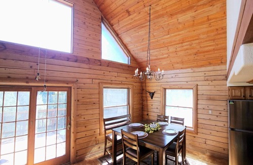 Pine Mountain Club Cabin | Mountain Vista Hideaway: Glamping in Your Own Private Treehouse