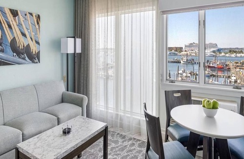 The Point Resort | Nautical 1BR at Wyndham Inn on Long Wharf – Walk to Newport Harbor