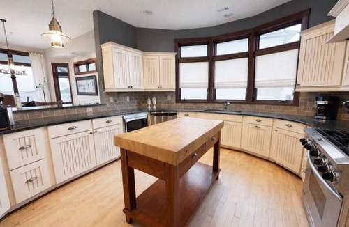 Two Harbors Condo | Nautical | 5BR Luxury on Lake Superior | Pool