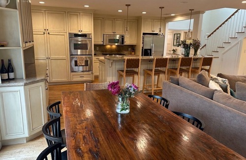 East San Roque House | Near everything - shopping and food on State Street, hikes, and the beach!