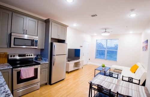 Biloxi Apartment | 🔥NEARBY CASINOS❤️ | SLEEPS 4 W/W+D +WALK 2 BEACH