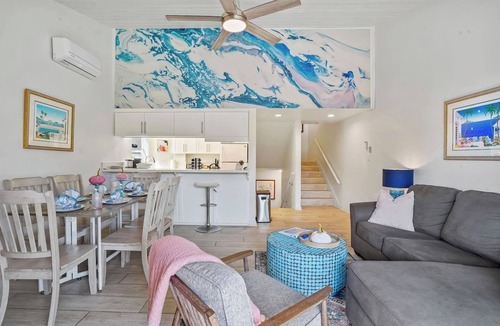 Pierpont Bay House | Nearly-Beachfront 6 bedrooms + Dog