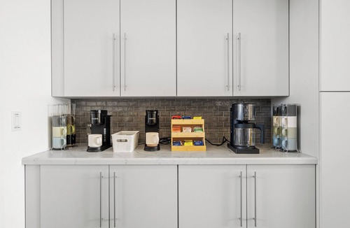North Pacific Beach Condo | New 3 Blks Beach Sleeps 12 Games/Movies 2 CarPrk!