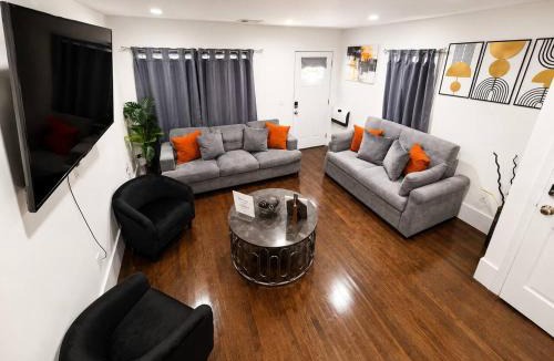 Roxbury House | New 4-Bedroom, 5 Bed, 2.5Bath Near Downtown Boston
