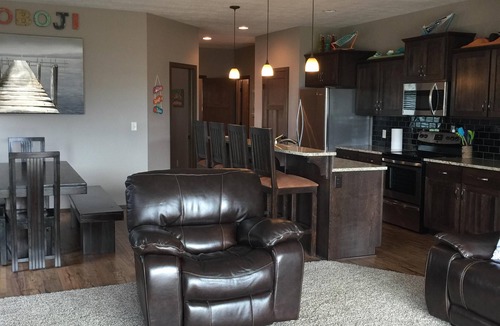 Spirit Lake Cabin | NEW 4 BEDROOM CABIN BRIDGES BAY RESORT 6 FREE INDOOR WATERPARK PASSES