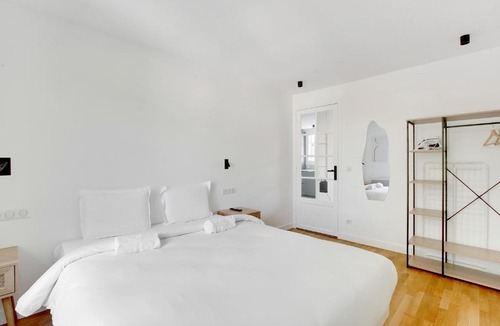 Saint-Ouen Apartment | New, air-conditioned apartment - close to Paris