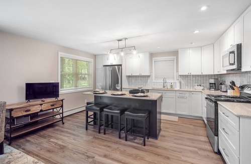 King House | NEW! Boater-Friendly Retreat Home, 2 Blocks from Chain O' Lakes Boat Landing