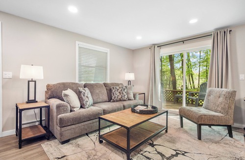 King House | NEW! Boater-Friendly Retreat Home, 2 Blocks from Chain O' Lakes Boat Landing