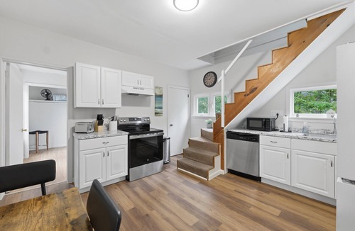 Amherst Center House | NEW! Chef's Kitchen Family Basecamp Amherst