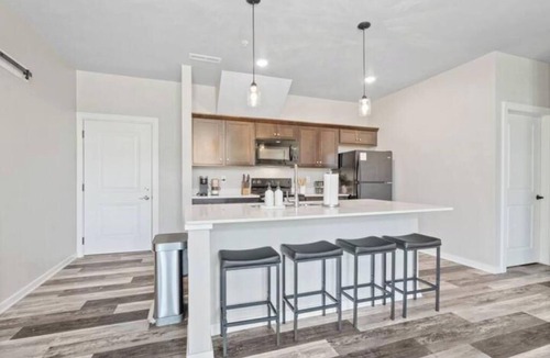 Howard Apartment | New Duck Creek Apt - 2 Bd/2 BA Modern Comfort