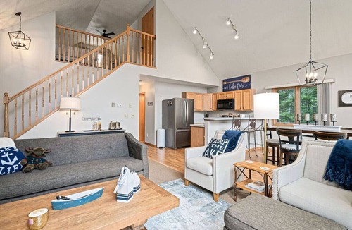 Grand Marais Cabin | New! Fall Colors | Private Beach | Boreal Forest