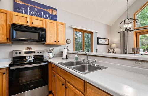 Grand Marais Cabin | New! Fall Colors | Private Beach | Boreal Forest