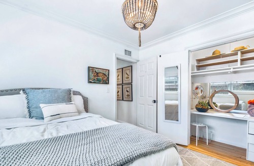 Northridge House | New gorgeous Designer Furnished 3 bedroom/ Free Heated pool with Barbecue..