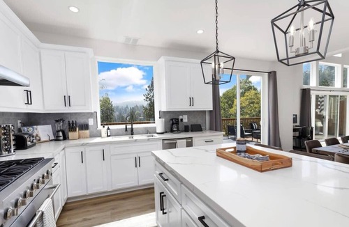Lake Arrowhead House | New Home 2 Mstrs, AC, EV Chgr, Pool Table, Lake Rights
