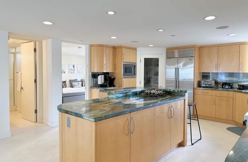 Hollywood Beach House | New home! The Pearl of Hollywood Beach across from the sand, close to harbor!