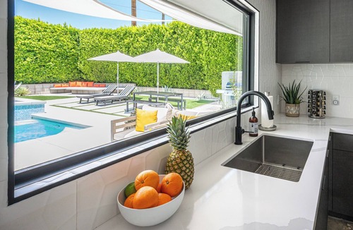 El Mirador House | NEW! Large Private Gated Retreat with Iconic Views, Pool+Spa, Downtown, Dogs ok