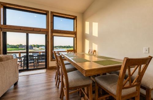 New Lisbon House | New Listing Lakeside Beach Sleeps 15+ Pet friendly