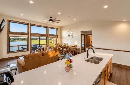 New Lisbon House | New Listing Lakeside Beach Sleeps 15+ Pet friendly