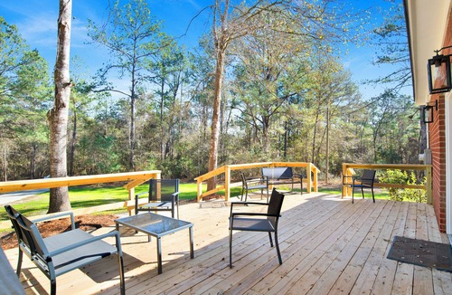 Fairhope House | NEW LISTING Peaceful Fairhope Retreat, 4 BR on acreage, fire pit, bunk room