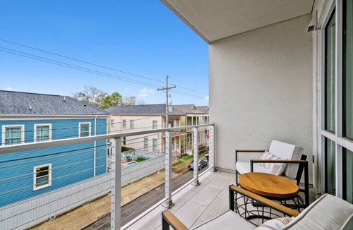 Bywater Condo | New Luxury 2 Bedroom Condo with Pool & Balcony