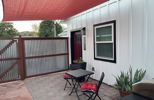 Paso Robles Apartment | New, Luxury King Bedrm, Heart of Downtown, Quaint popular area, EV charger avail