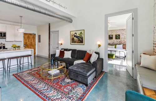 Algiers Point Condo | New Luxury Pad | Pool