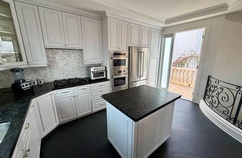 Sand Section Villa | NEW! Manhattan Beach Townhome Steps to the Sand