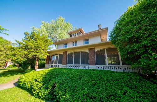 La Crosse House | NEW! Manor on Main- Celebrations, Reunions, Events