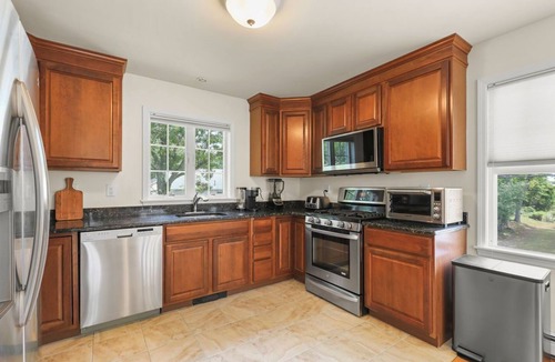 Wareham Center House | NEW! On The Shore - Swifts Beach - Sleeps 8