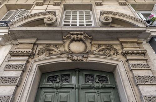 Quartier du Mail Apartment | NEW Paris Centre Historic Chic Suite 2 Bedrooms and 1 Bathroom