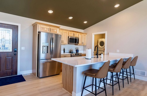 New Lisbon House | *NEW*Private Chef-Family Friendly-Beach-Arcade Games-WI Dells