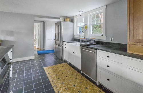 Wellfleet House | NEW RENOVATIONS! In-Town 3BD-A/C, Enclosed Outdoor Shower, Walk to Town Center, Pier & Mayo Beach