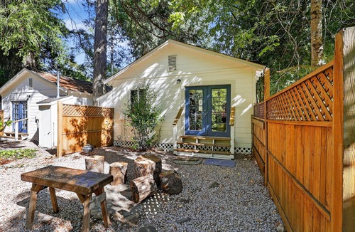 Cobb Cabin | NEW! Rouge Cobb Mountain Hotel - Cabin 1