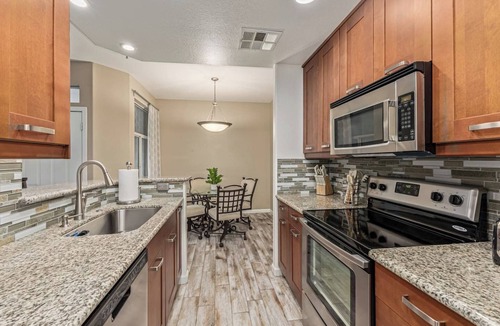 Central Scottsdale Condo | NEW Serene Poolside Condo Centrally located in Scottsdale with Resort Amenities