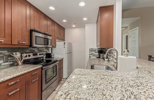Central Scottsdale Condo | NEW Serene Poolside Condo Centrally located in Scottsdale with Resort Amenities