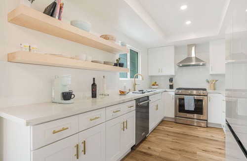Silver Strand House | New! Stunning Beach house, Steps to Sand, King Beds, Game Room, Family Friendly