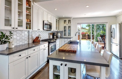 Ventura House | NEW Surfrider Bungalow - walk to downtown and the beach!