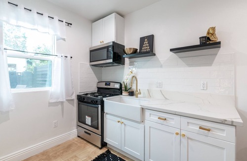 Harbor House | New Swanky 1 bedroom house, near beaches, Disney Land