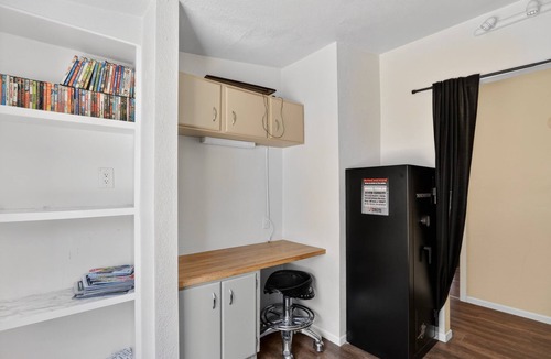 Tehachapi House | NEW! Tehachapi 12-Guest Group Escape