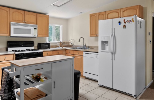 Tehachapi House | NEW! Tehachapi 12-Guest Group Escape