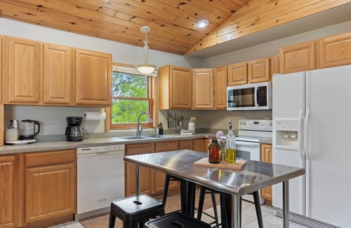 Nisswa House | New to VRBO - On the trail, peaceful and wooded. Fireflies, gardens, starry sky