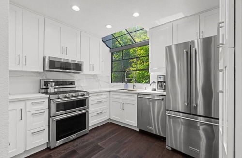 Sawtelle Villa | NEW! West LA Townhome with EV Parking & Loft