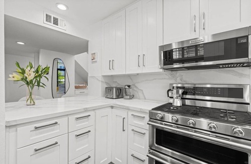 Sawtelle Villa | NEW! West LA Townhome with EV Parking & Loft