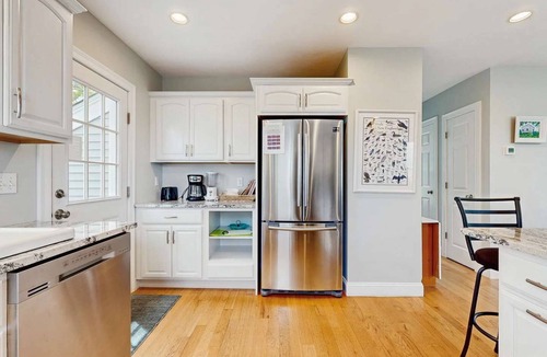 Teaticket House | Newly built bayview home, steps to dock/launch on Great Pond - small dogs OK
