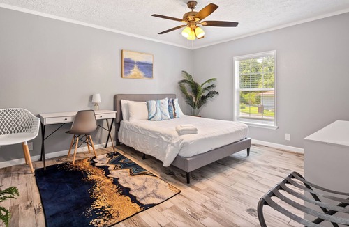 Daphne House | Newly Listed! Traveling nurses and business professionals welcome!